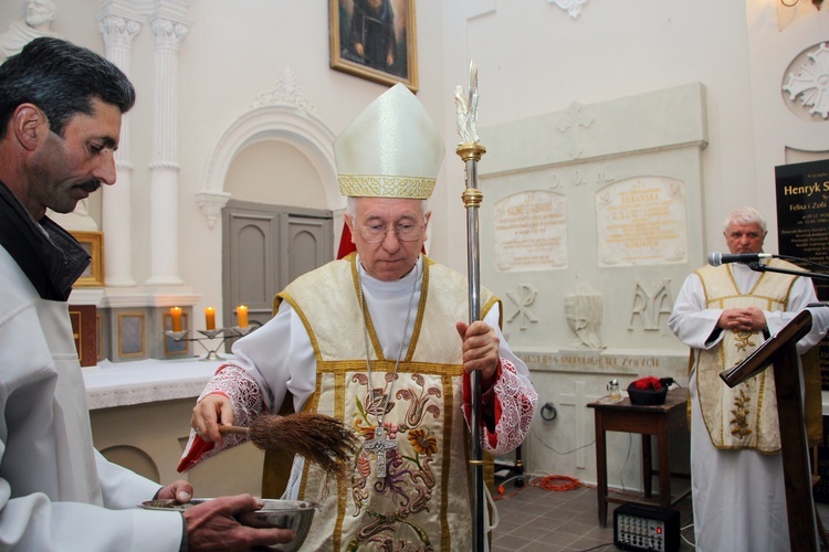 Msza św. w kaplicy grobowej Łubieńskich i Sobańskich