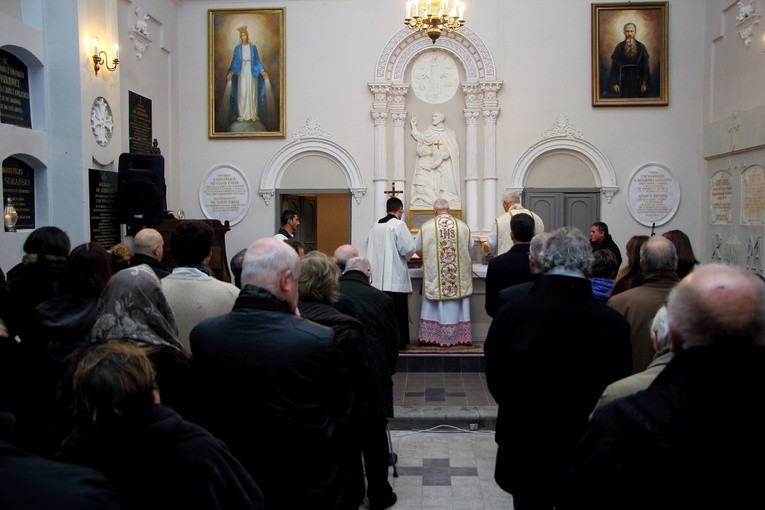 Msza św. w kaplicy grobowej Łubieńskich i Sobańskich