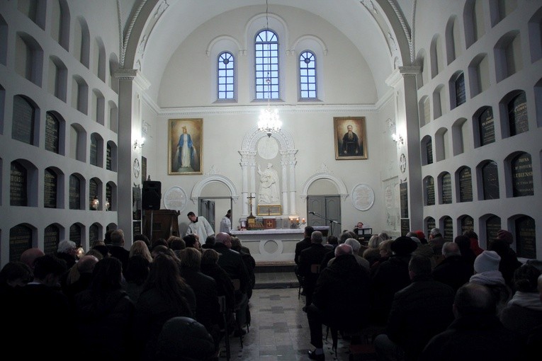 Msza św. w kaplicy grobowej Łubieńskich i Sobańskich