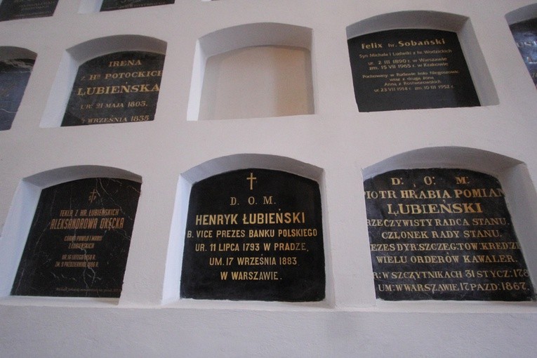 Msza św. w kaplicy grobowej Łubieńskich i Sobańskich
