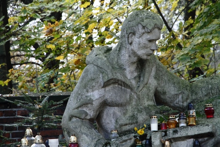 Dzień Zaduszny na cmentarzu Rakowickim