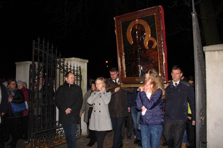 Powitanie ikony MB Częstochowskiej w parafii św. Stanisława w Skierniewicach