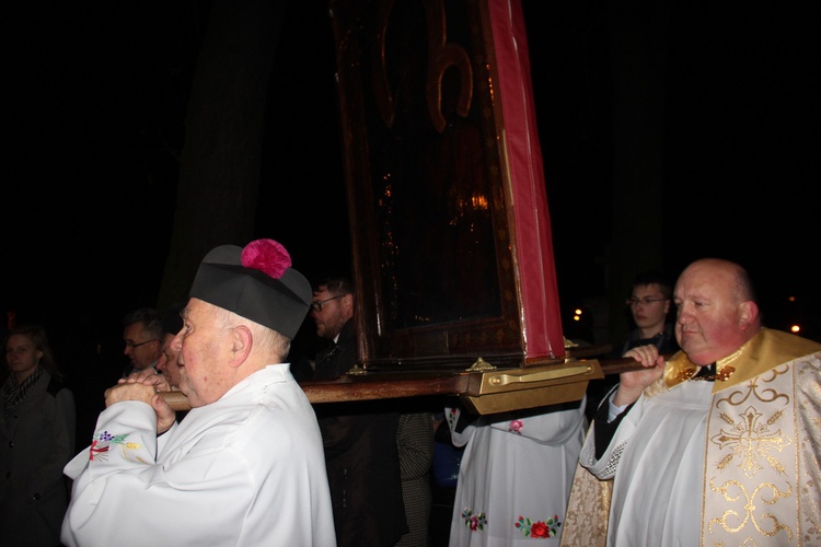 Powitanie ikony MB Częstochowskiej w parafii św. Stanisława w Skierniewicach