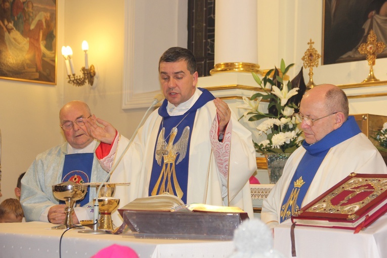Powitanie ikony MB Częstochowskiej w parafii św. Stanisława w Skierniewicach