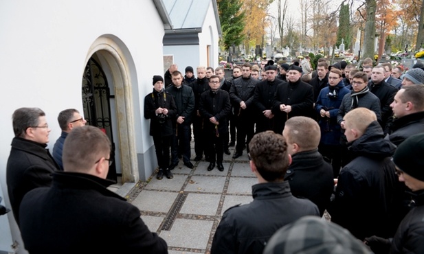 Po odczytaniu imion i nazwisk biskupów oraz kapłanów zmarłych od 1992 r., a więc od momentu powstania diecezji, obecni odmówili Koronkę do Bożego Miłosierdzia