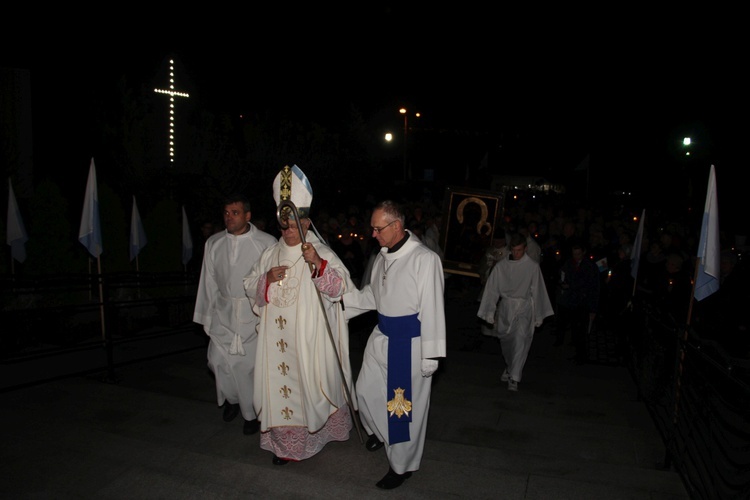 Powitanie ikony MB Częstochowskiej w parafii Miłosierdzia Bożego w Skierniewicach