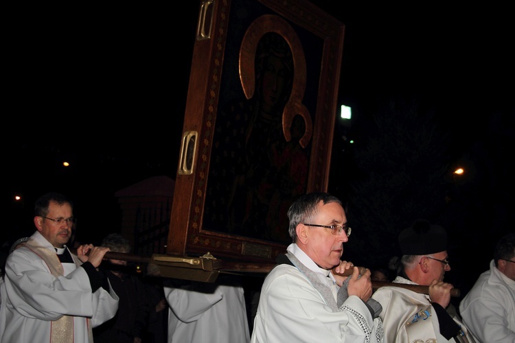 Powitanie ikony MB Częstochowskiej w parafii Miłosierdzia Bożego w Skierniewicach