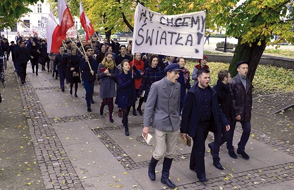 Protestujący przeszli  przez centrum miasta pod dom Kazimierza Kiełczewskiego, prezydenta Radomia, i pod elektrownię.