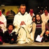 Brat Alois, przeor wspólnoty, podczas modlitwy w ramach  ESM w Pradze w grudniu 2014 r.
