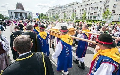 Podczas 10. Święta Dziękczynienia, 4 czerwca przyszłego roku, planowane jest poświęcenie powstającego sanktuarium.