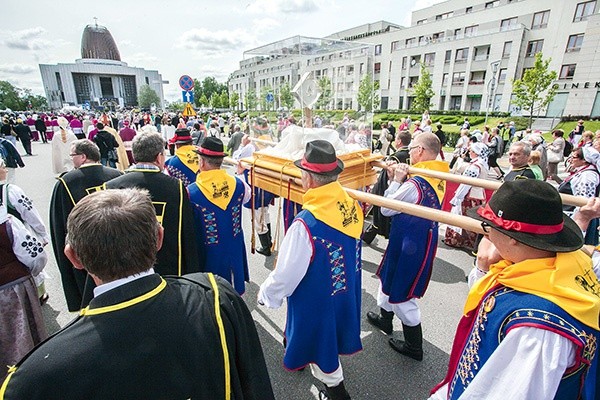 Podczas 10. Święta Dziękczynienia, 4 czerwca przyszłego roku, planowane jest poświęcenie powstającego sanktuarium.