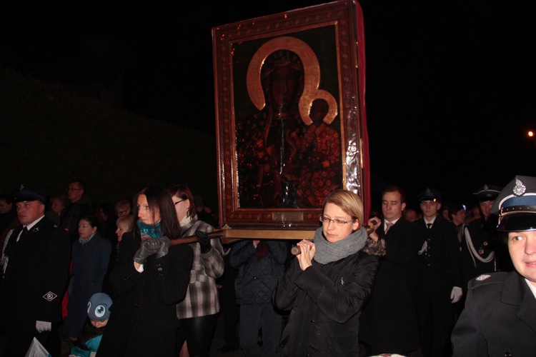 Powitanie ikony MB Częstochowskiej w parafii Niepokalanego Serca NMP w Skierniewicach