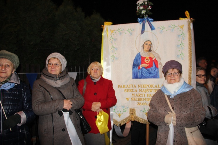 Powitanie ikony MB Częstochowskiej w parafii Niepokalanego Serca NMP w Skierniewicach