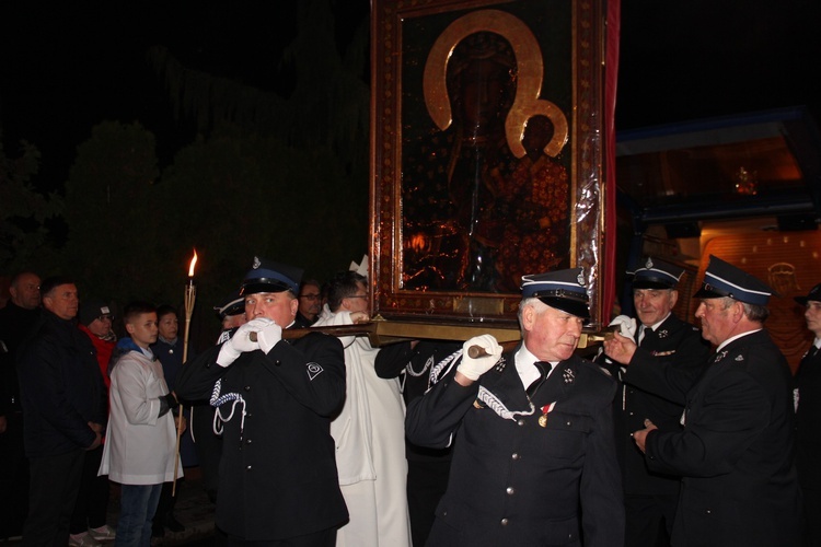 Powitanie ikony MB Częstochowskiej w parafii Niepokalanego Serca NMP w Skierniewicach