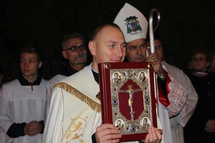 Powitanie ikony MB Częstochowskiej w parafii Niepokalanego Serca NMP w Skierniewicach