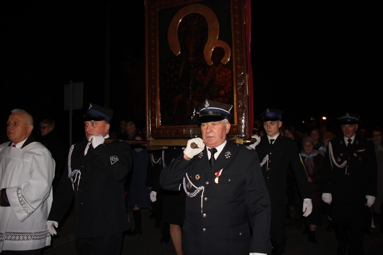 Powitanie ikony MB Częstochowskiej w parafii Niepokalanego Serca NMP w Skierniewicach