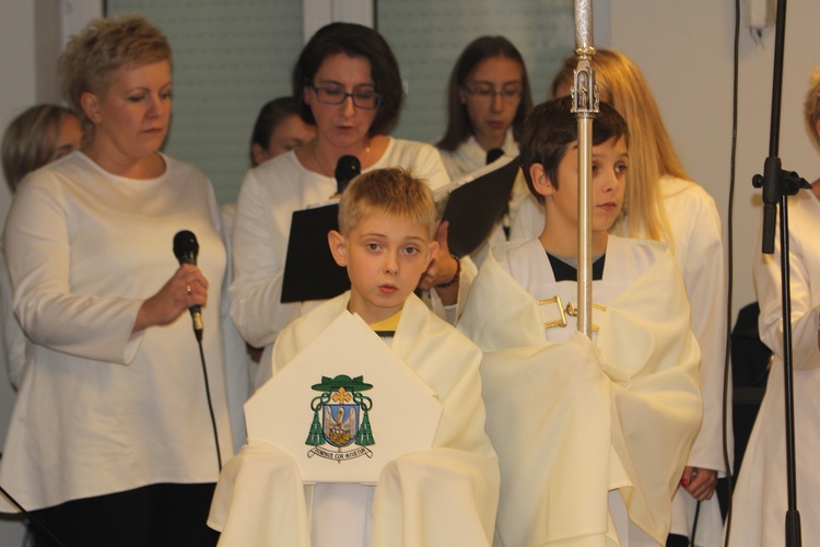 Powitanie ikony MB Częstochowskiej w parafii Niepokalanego Serca NMP w Skierniewicach