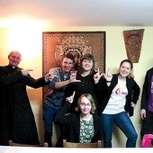 Młodzież z parafii św. Stanisława Kostki zaprasza do wspólnej modlitwy i akcji.