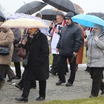 Z krzyżem przez były obóz zagłady Birkenau