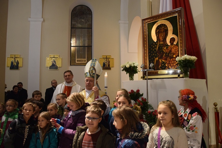 Powitanie ikony MB Częstochowskiej w parafii wojskowej w Skierniewicach