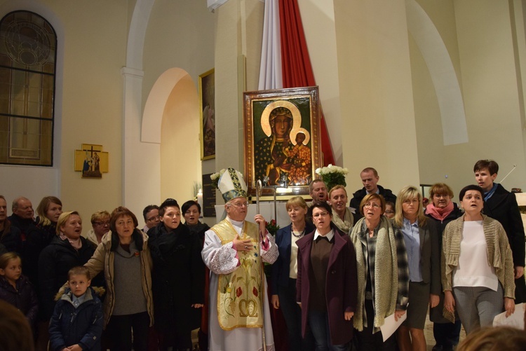 Powitanie ikony MB Częstochowskiej w parafii wojskowej w Skierniewicach