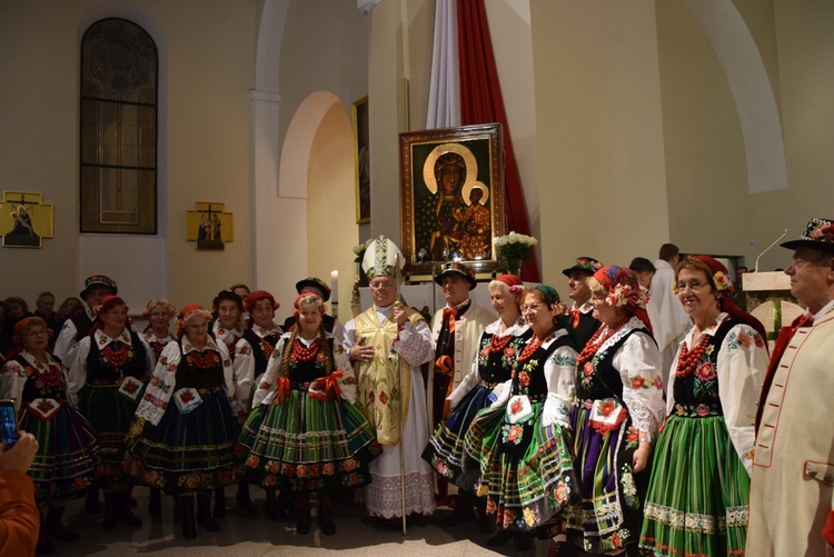 Powitanie ikony MB Częstochowskiej w parafii wojskowej w Skierniewicach