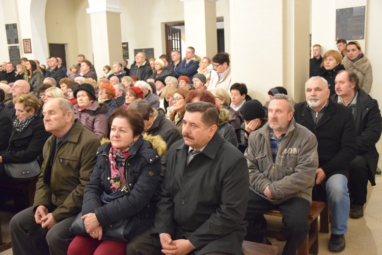 Powitanie ikony MB Częstochowskiej w parafii wojskowej w Skierniewicach