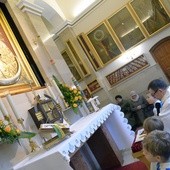 Modlitwę Koronką do Bożego miłosierdzia i akt zawierzenia pracowników ludzi mediów Matce Bożej poprowadził ks. Jerzy Karbownik