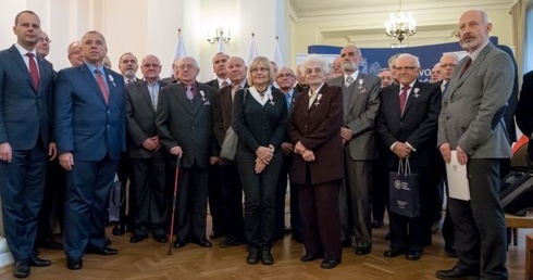 Prezydent odznaczył solidarnych