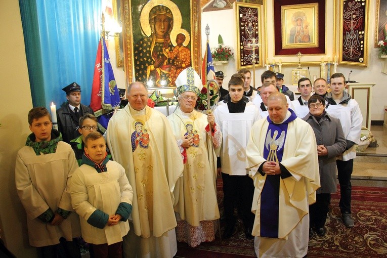 Powitanie ikony MB Częstochowskiej w parafii Grzymkowice-Byki