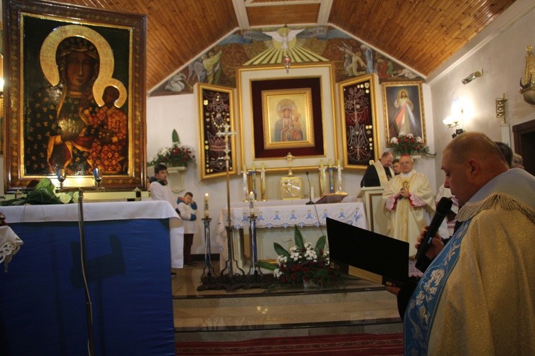 Powitanie ikony MB Częstochowskiej w parafii Grzymkowice-Byki