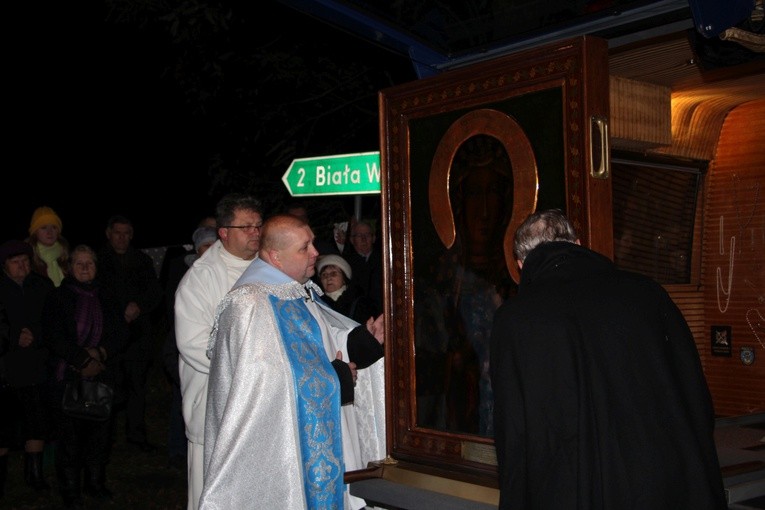 Powitanie ikony MB Częstochowskiej w parafii Grzymkowice-Byki