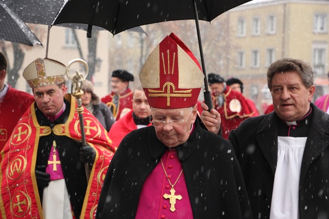 Procesja z relikwiami św. Wiktorii w Łowiczu