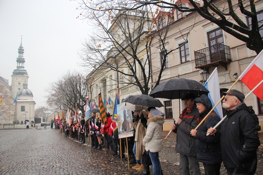 Procesja z relikwiami św. Wiktorii w Łowiczu