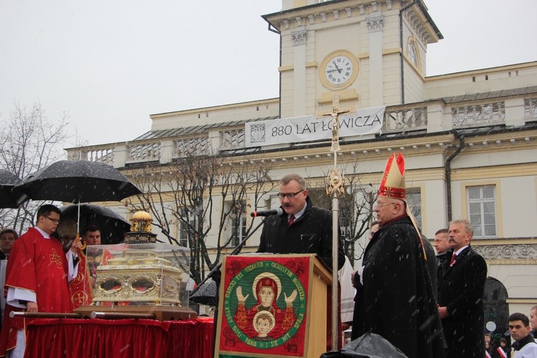 Procesja z relikwiami św. Wiktorii w Łowiczu