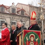 Procesja z relikwiami św. Wiktorii w Łowiczu