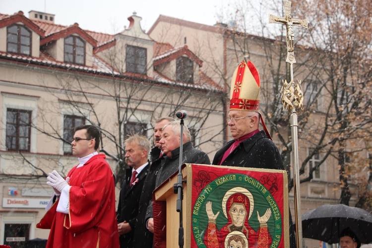 Procesja z relikwiami św. Wiktorii w Łowiczu