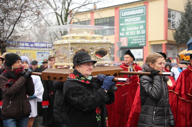 Procesja z relikwiami św. Wiktorii w Łowiczu