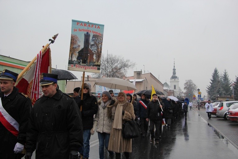 Procesja z relikwiami św. Wiktorii w Łowiczu