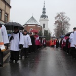 Procesja z relikwiami św. Wiktorii w Łowiczu