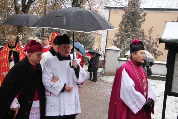 Procesja z relikwiami św. Wiktorii w Łowiczu