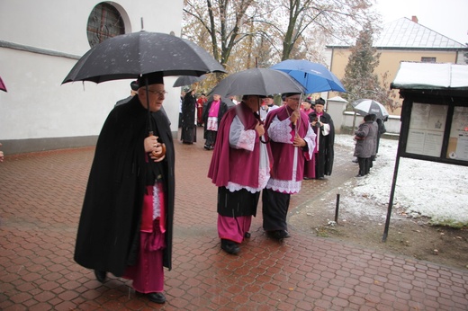 Procesja z relikwiami św. Wiktorii w Łowiczu