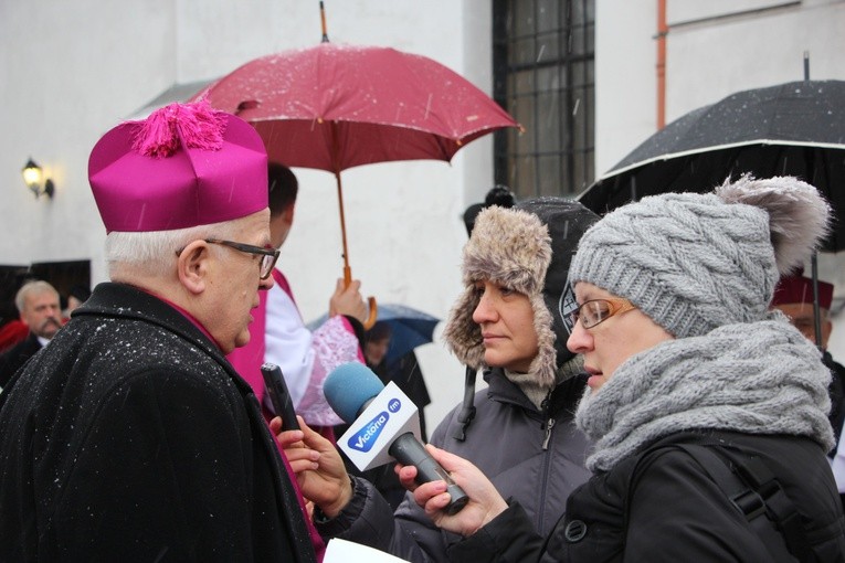 Procesja z relikwiami św. Wiktorii w Łowiczu