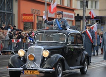 Mieszkańców miasta pozdrawiał marszałek Józef Piłsudski