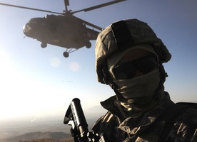 Atak w bazie Bagram w Afganistanie. Wśród rannych jest polski żołnierz.