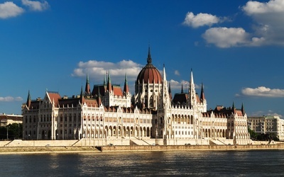 Węgry: Więcej osób popiera jako premiera Orbana niż kandydata opozycji