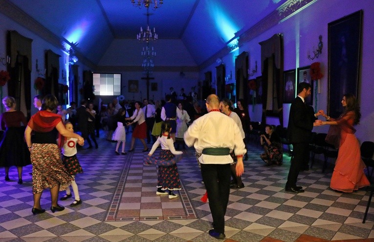 VI Niepodległościowy Bal Bezalkoholowy