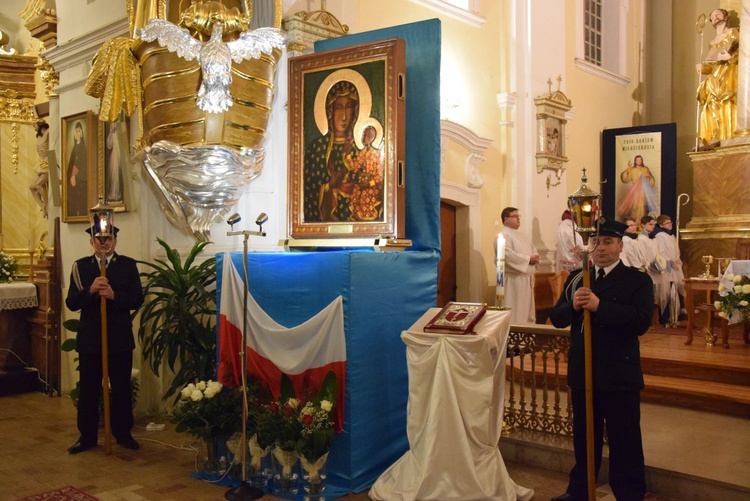 Powitanie ikony MB Częstochowskiej w Regnowie