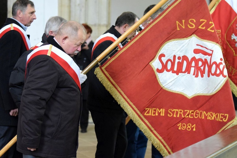 Biskup na spotkaniu z przedstawicielami "Solidarności"