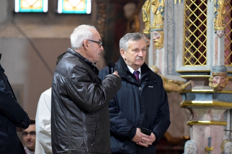 Biskup na spotkaniu z przedstawicielami "Solidarności"